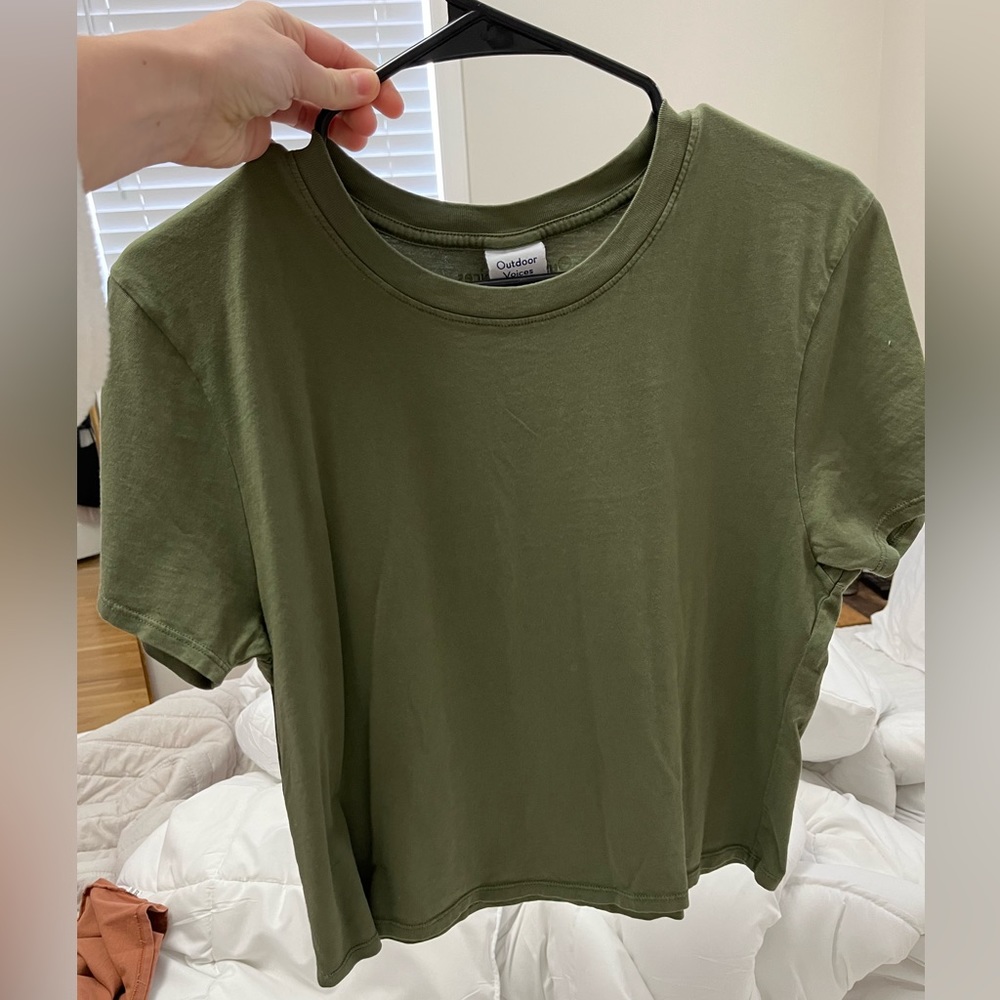 OUTDOOR VOICES. Cropped Everyday Tee